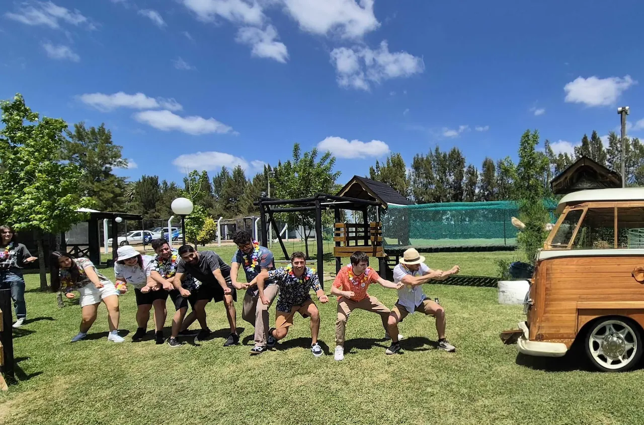 Equipo de WyeWorks trabajando en la oficina